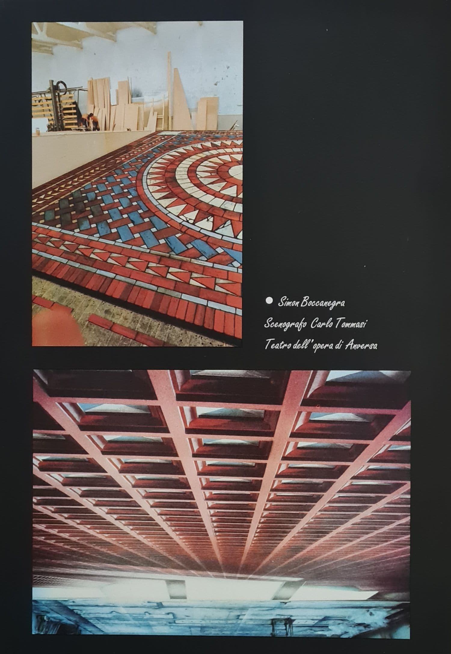 Scenografia per Simon Boccanegra ad Anversa: in alto pavimento geometrico dipinto a terra, in basso soffitto a cassettoni in prospettiva.